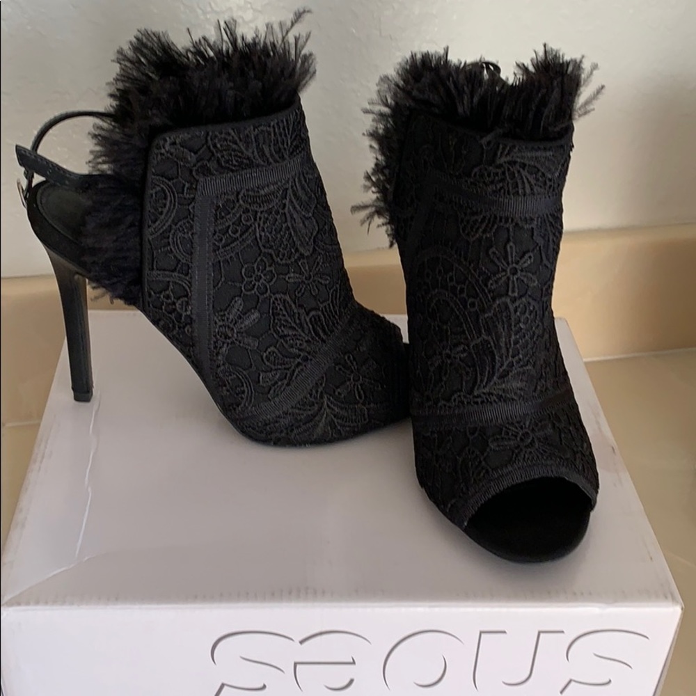 Sandals - Picture 2 of 4